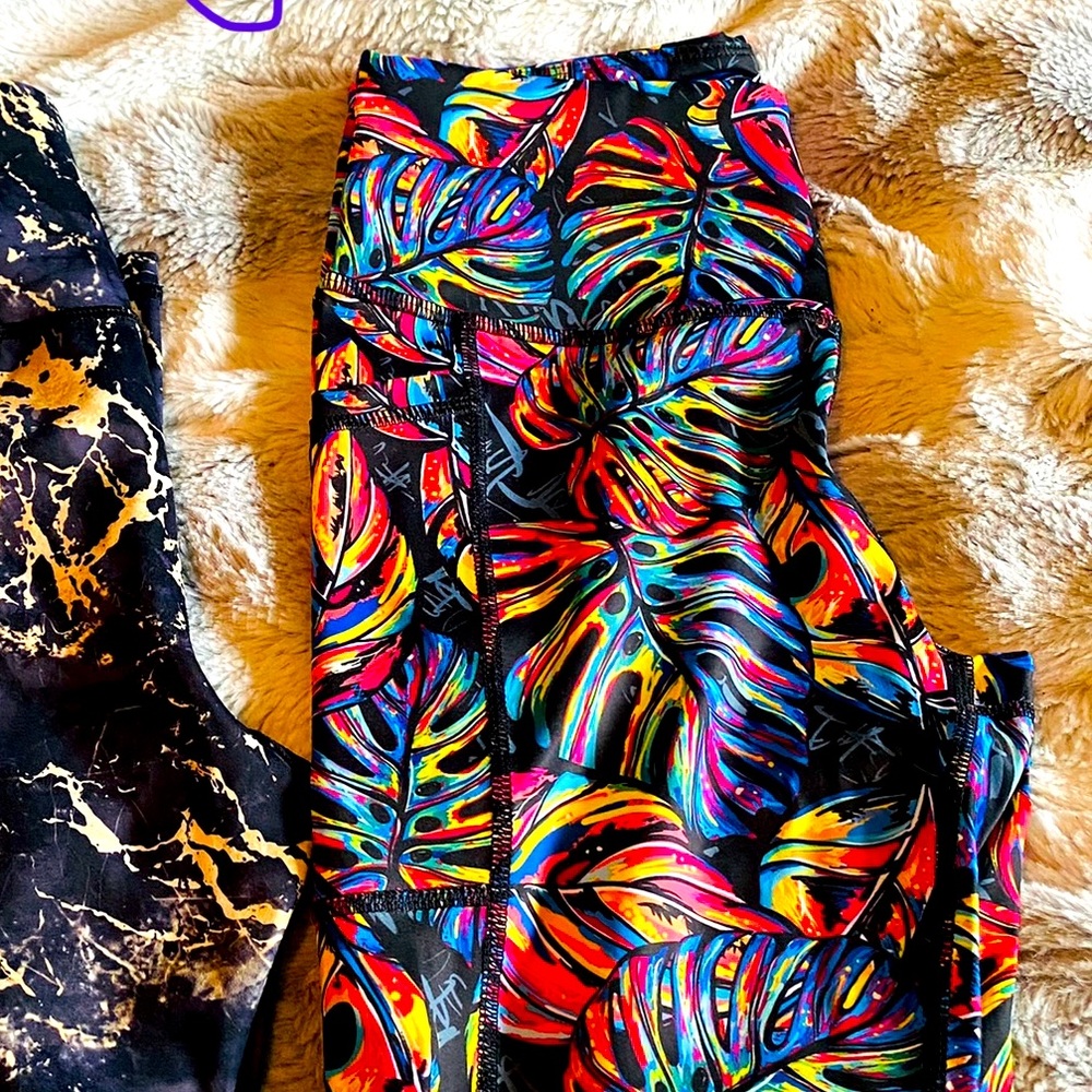 NWOT CVG Tropic Like It’s Hot Capris